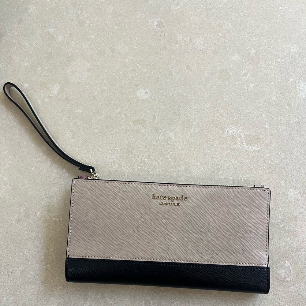 Kate Spade large slim bifold wallet NWT - Picture 1 of 5